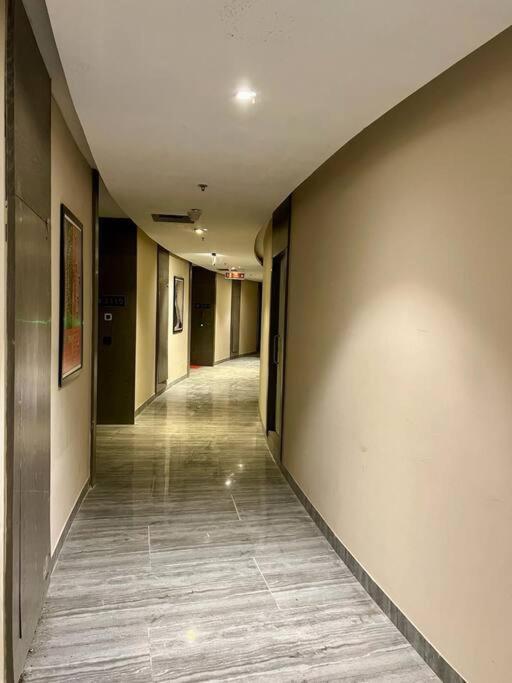 Countryside Luxury Suites - Supernova Noida ニューデリー エクステリア 写真