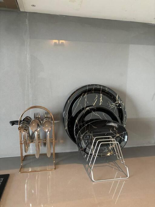 Countryside Luxury Suites - Supernova Noida ニューデリー エクステリア 写真