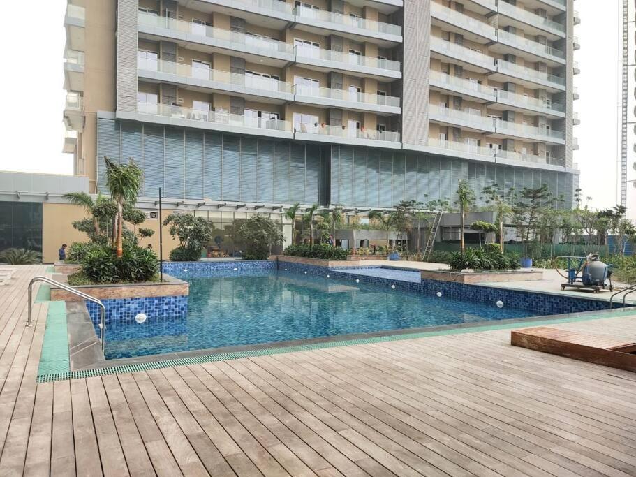 Countryside Luxury Suites - Supernova Noida ニューデリー エクステリア 写真