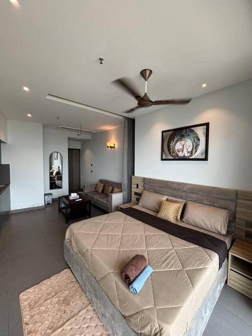Countryside Luxury Suites - Supernova Noida ニューデリー エクステリア 写真