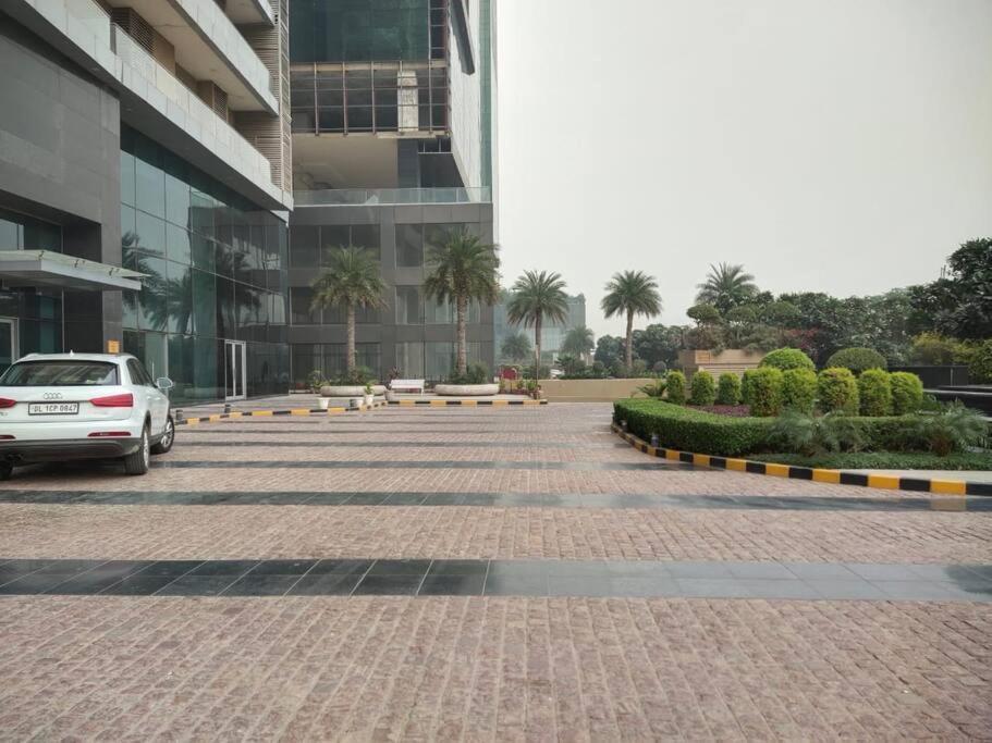 Countryside Luxury Suites - Supernova Noida ニューデリー エクステリア 写真
