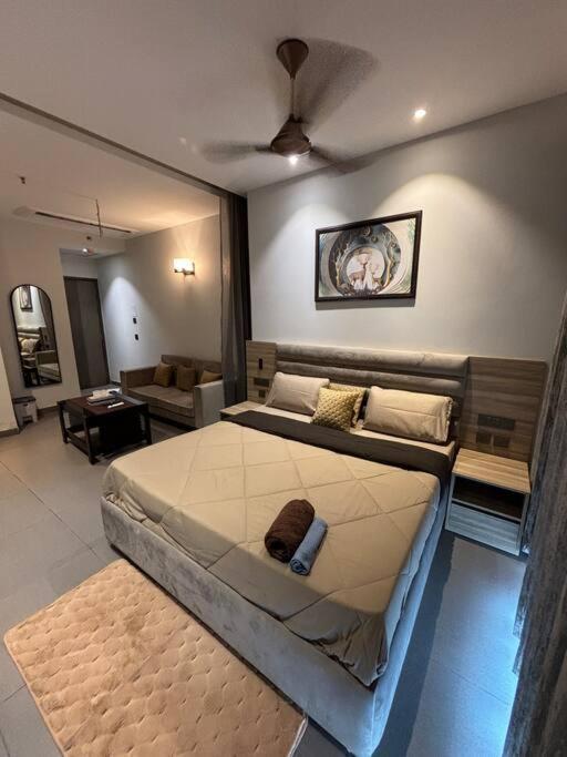 Countryside Luxury Suites - Supernova Noida ニューデリー エクステリア 写真