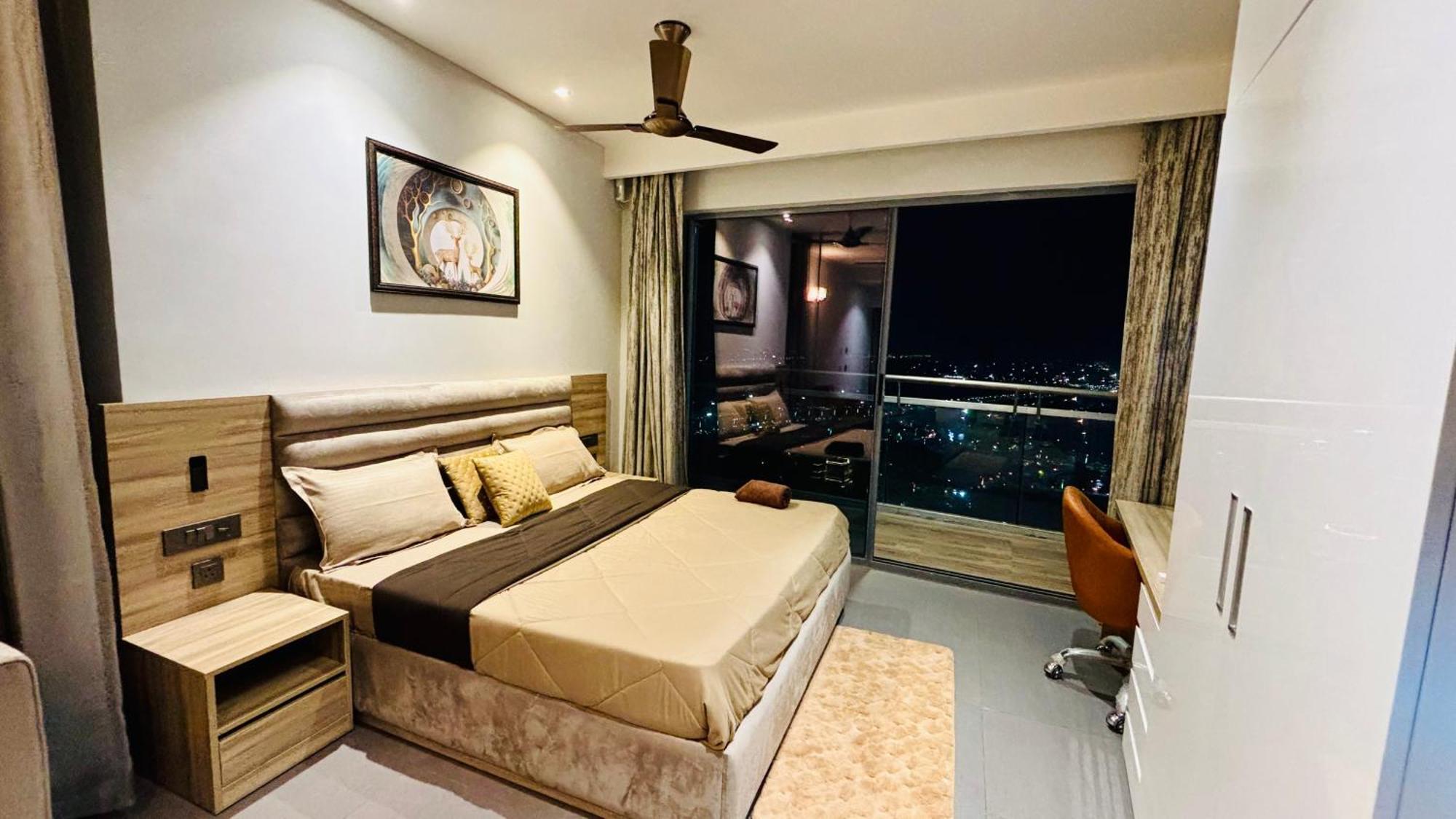 Countryside Luxury Suites - Supernova Noida ニューデリー エクステリア 写真