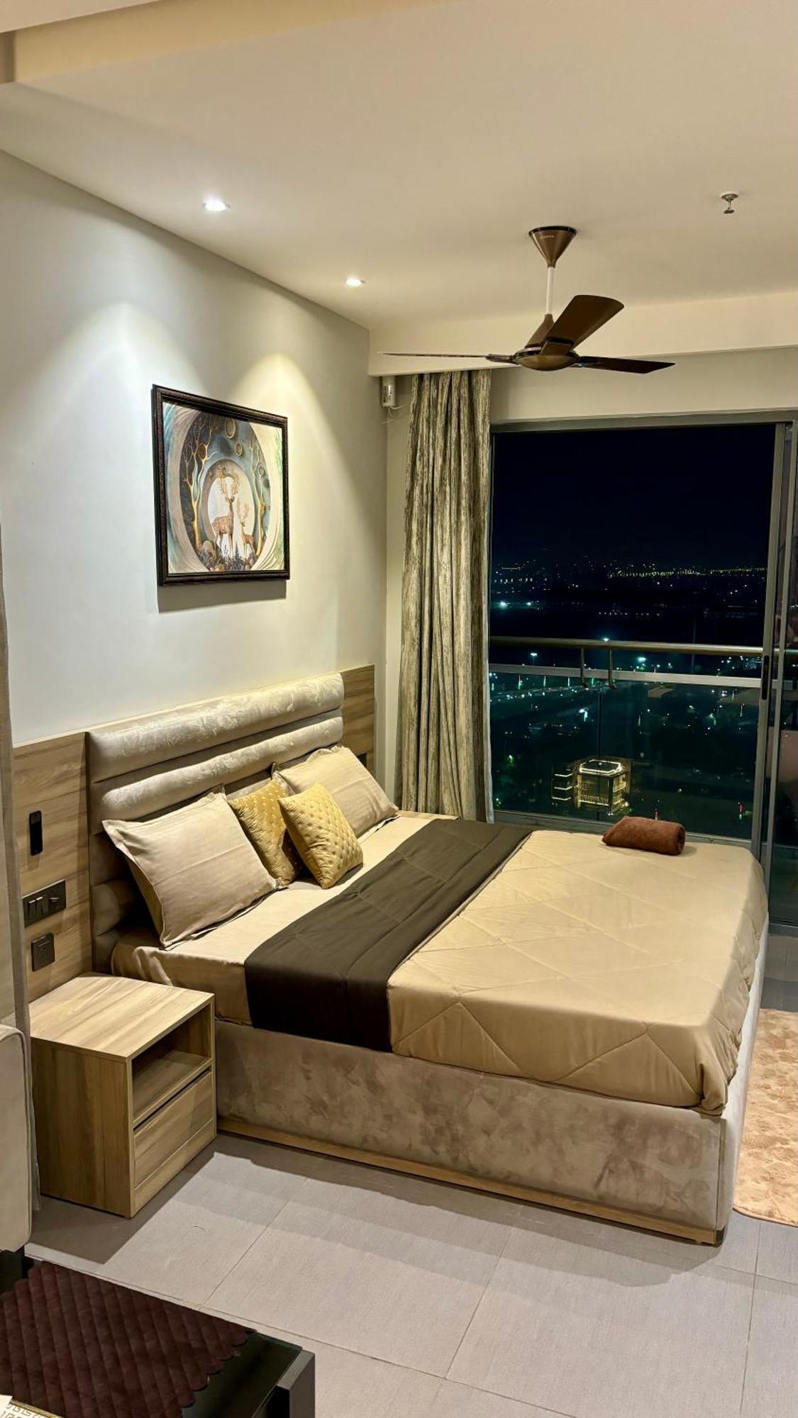 Countryside Luxury Suites - Supernova Noida ニューデリー エクステリア 写真